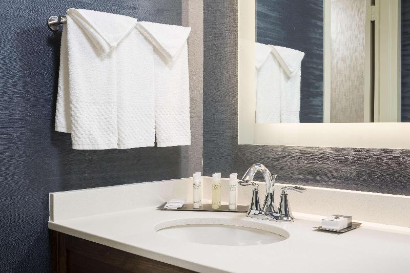 스탠다드 룸 킹사이즈 침대, Doubletree By Hilton Boston  Andover