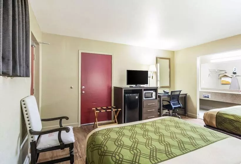 ２ダブルベッドのスタンダードルーム, Econo Lodge Inn & Suites I 35 At Shawnee Mission