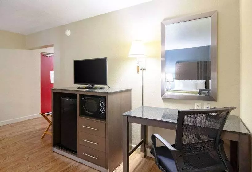 スイート, Econo Lodge Inn & Suites I 35 At Shawnee Mission