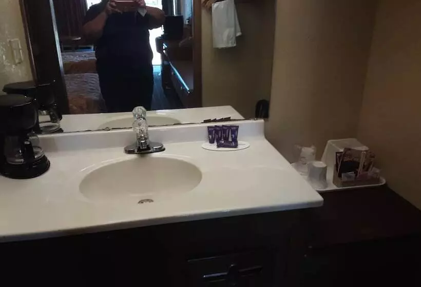 ２ダブルベッドのスタンダードルーム, Knights Inn Ashland