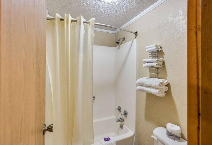 جناح مزود بجاكوزى, Knights Inn Ashland