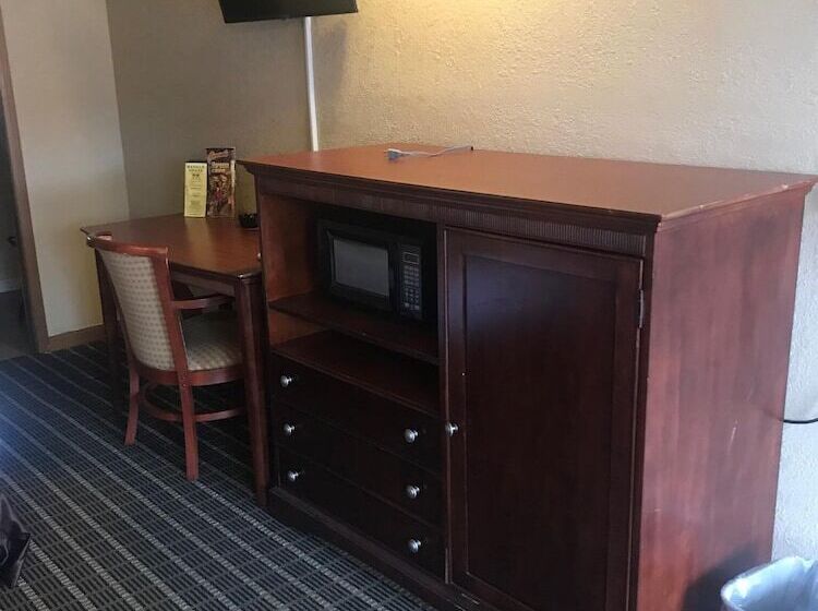 자쿠지 스위트, Knights Inn Ashland