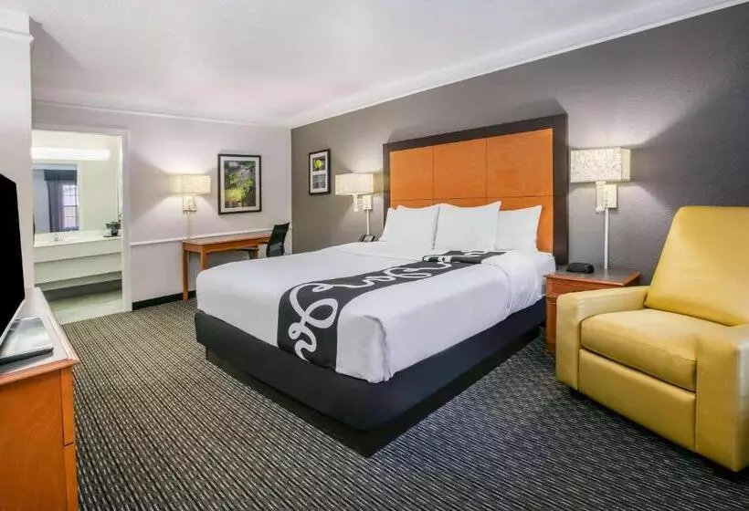 キングサイズベッドのデラックスルーム, La Quinta Inn By Wyndham Dallas Uptown