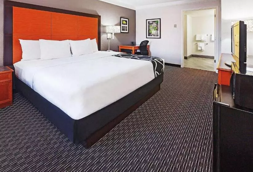身障者適用キングサイズベッドルーム, La Quinta Inn By Wyndham Dallas Uptown