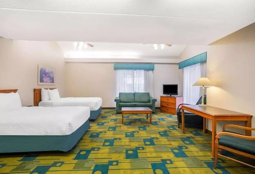 スイート, Super 8 By Wyndham Eagle Pass