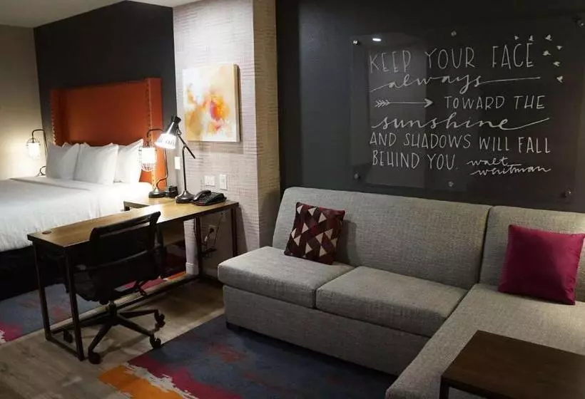 キングサイズベッドのデラックスルーム, La Quinta Inn & Suites By Wyndham Lewisville