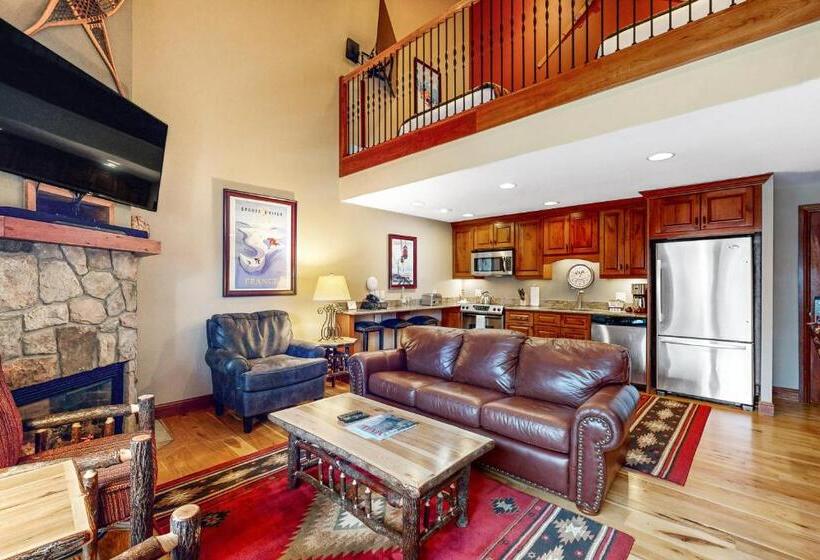 דירת חדר, Lion Square Lodge