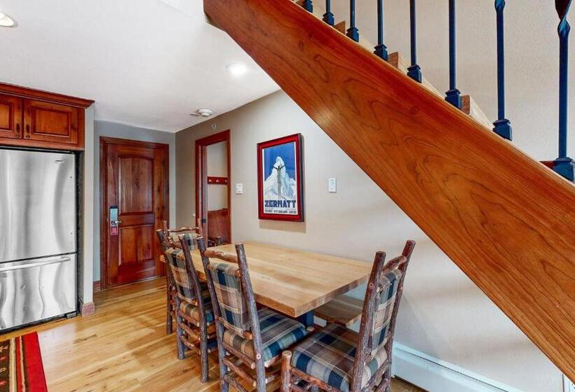 דירת חדר, Lion Square Lodge