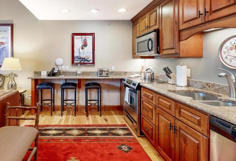 דירת חדר, Lion Square Lodge