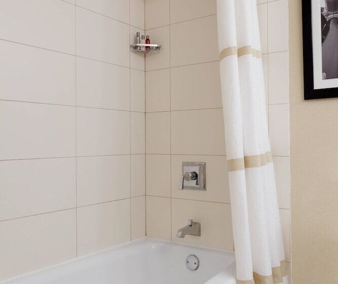 스탠다드 룸 더블 침대 2개, Long Island Marriott