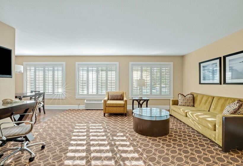 جناح, Marin Suites