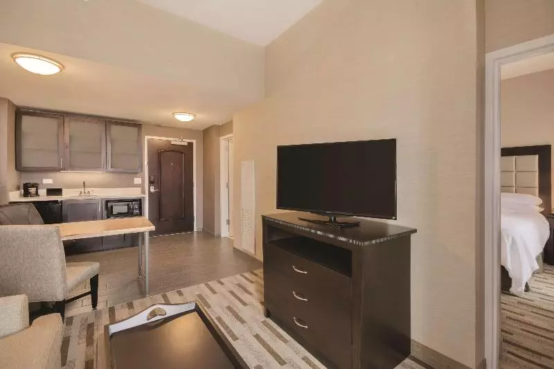 سوئیت 2 خوابه, Marin Suites