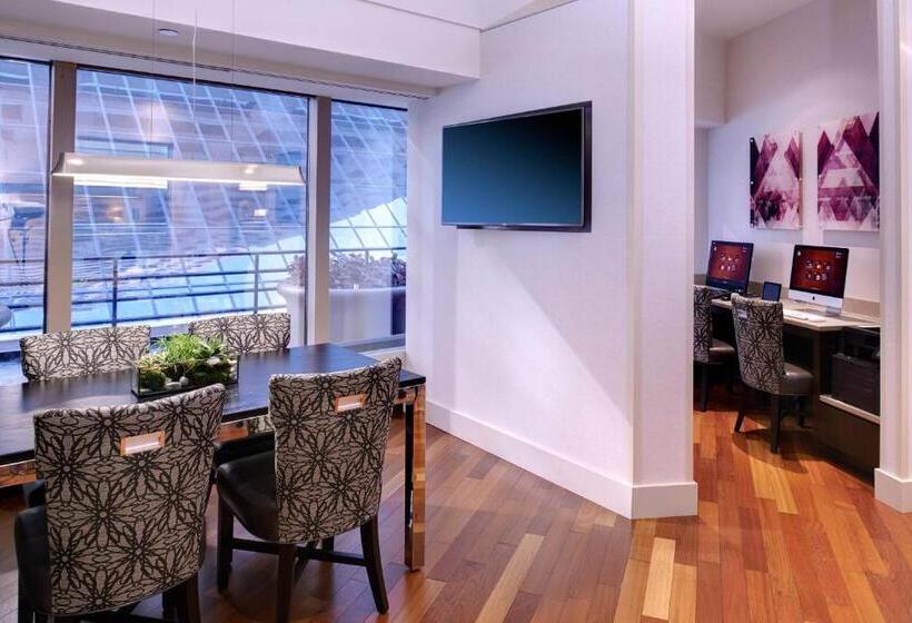 キングサイズベッドのスイートルーム, Minneapolis Marriott City Center