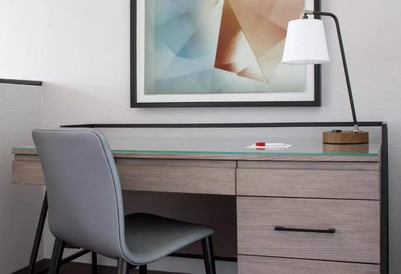 سوئیت با تخت بزرگ, Minneapolis Marriott City Center