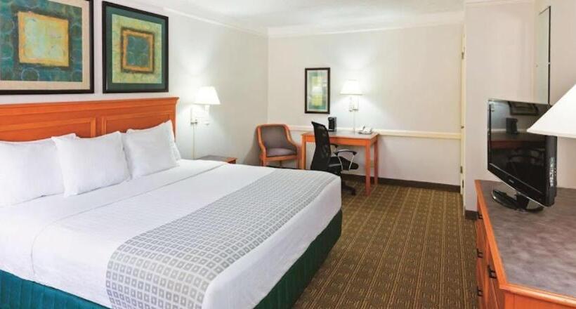 غرفة قياسية سرير كينج, Rodeway Inn