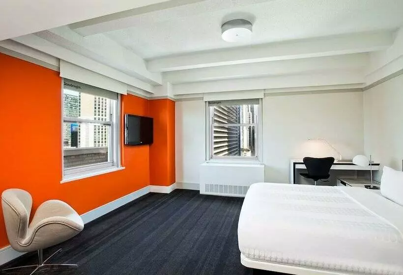 اتاق لوکس با چشم‌انداز شهر, Row Nyc