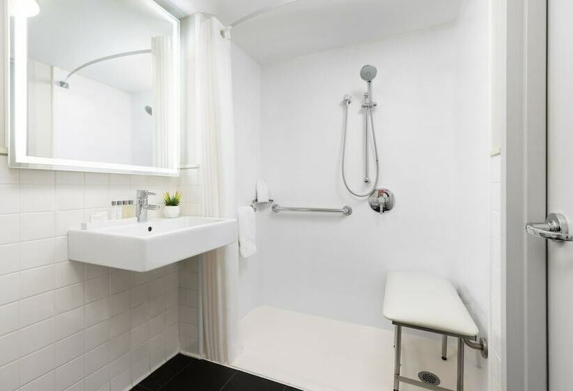 高级大房间, Row Nyc