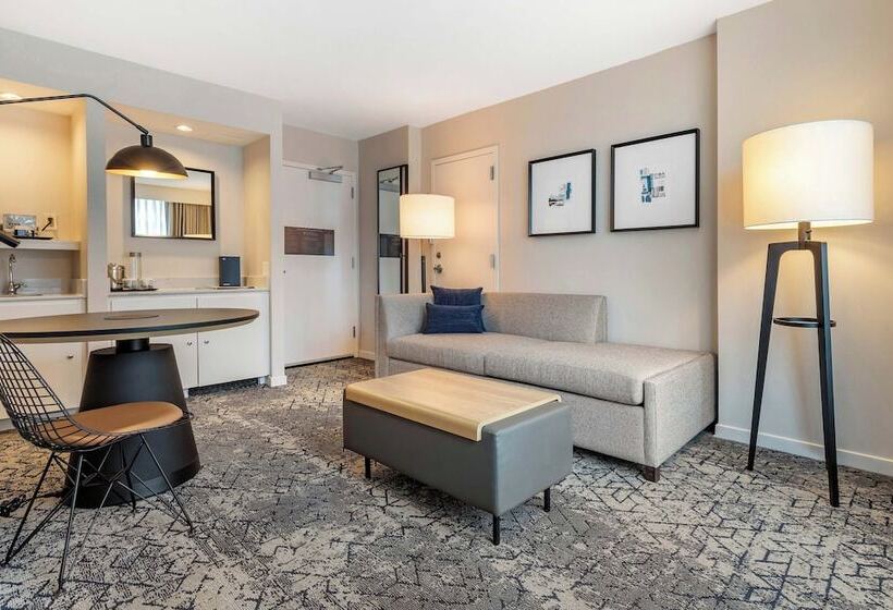 Люкс, Sheraton Suites Old Town Alexandria