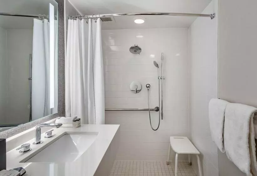 Sviitti Liikuntarajoitteisille, Sheraton Suites Old Town Alexandria