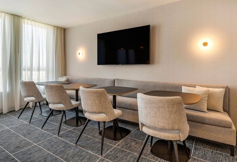 Люкс Клуб, Sheraton Suites Old Town Alexandria