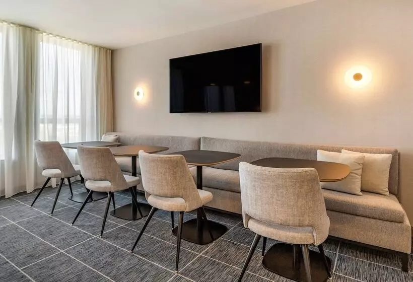 سوئیت کلاب, Sheraton Suites Old Town Alexandria