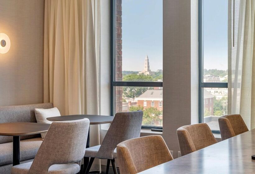 클럽 스위트, Sheraton Suites Old Town Alexandria