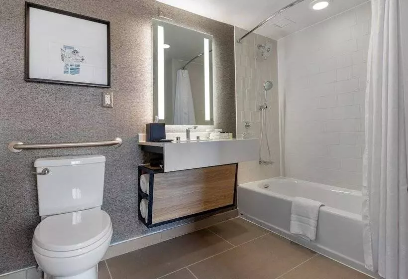 سوئیت کلاب, Sheraton Suites Old Town Alexandria
