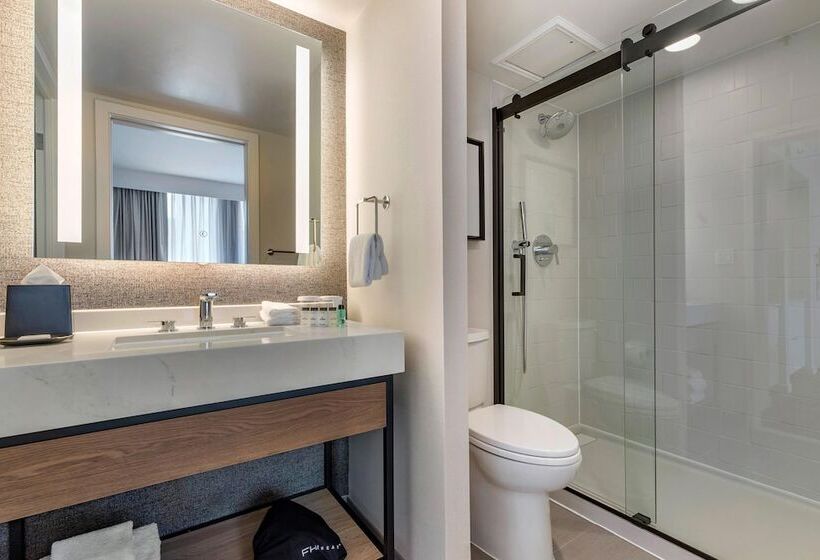 Люкс Клуб, Sheraton Suites Old Town Alexandria