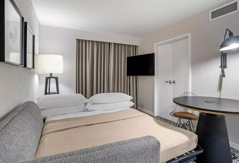 سوئیت کلاب, Sheraton Suites Old Town Alexandria