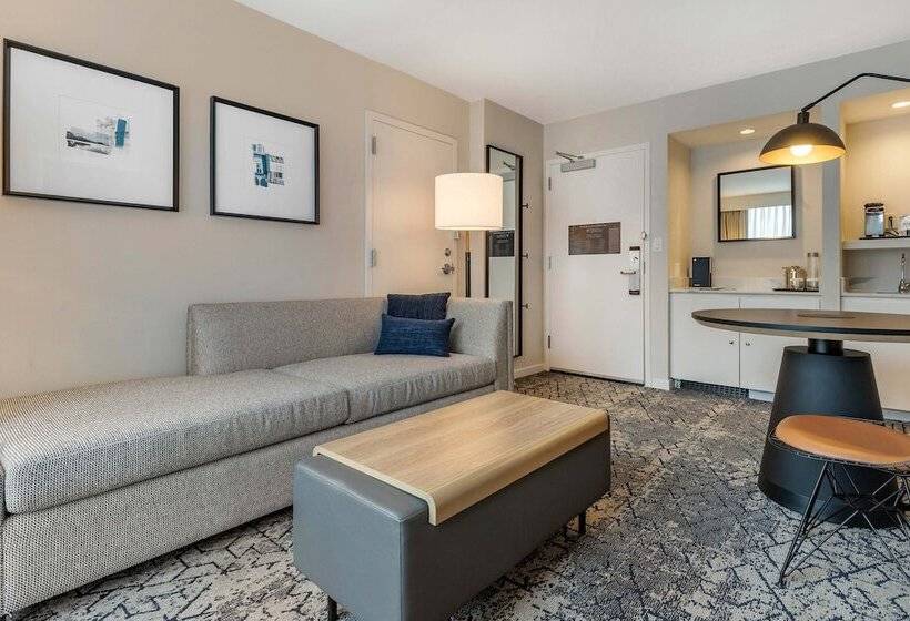 클럽 스위트, Sheraton Suites Old Town Alexandria