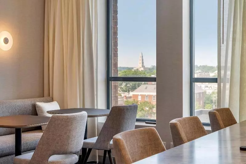 سوئیت کلاب, Sheraton Suites Old Town Alexandria