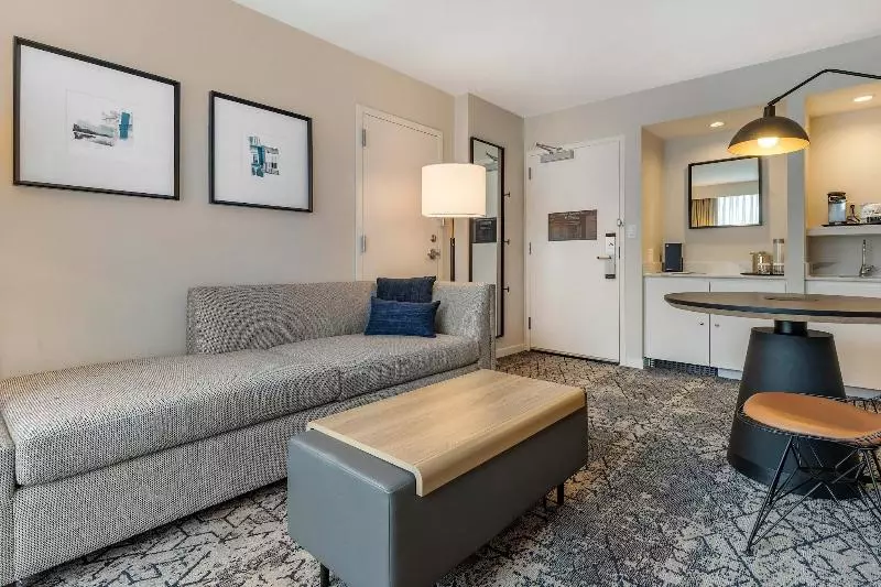 سوئیت کلاب, Sheraton Suites Old Town Alexandria