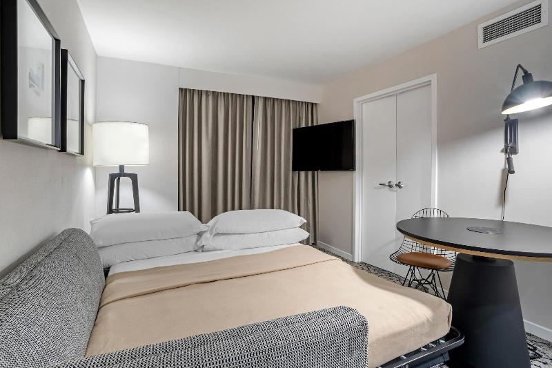 Люкс Клуб, Sheraton Suites Old Town Alexandria