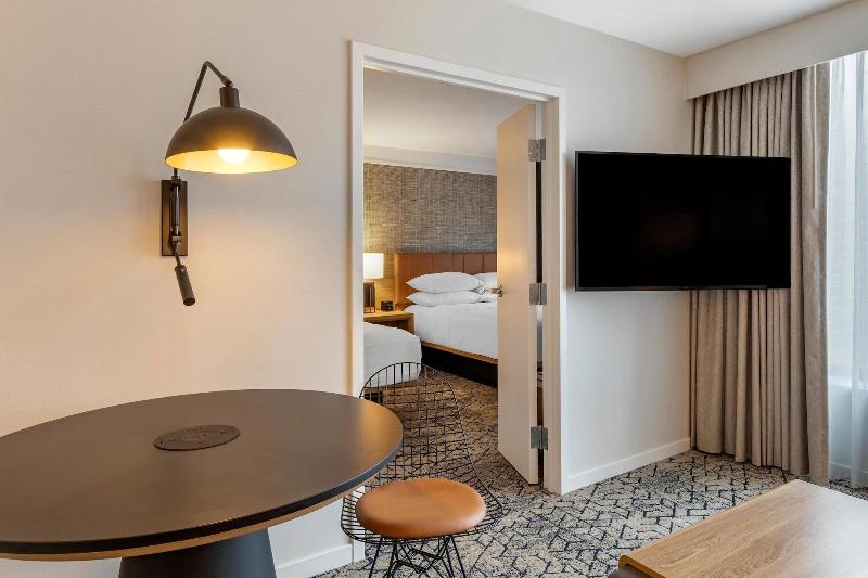 클럽 스위트, Sheraton Suites Old Town Alexandria