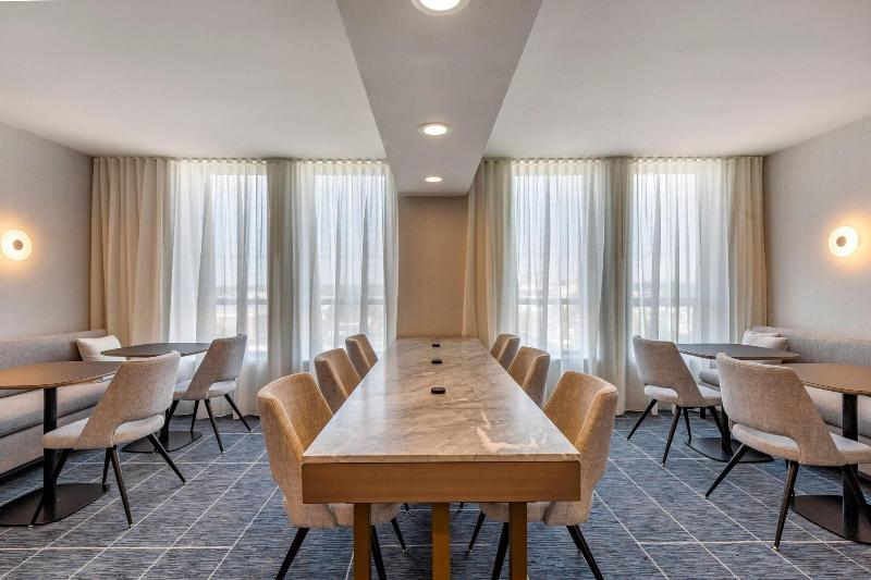 Люкс, Sheraton Suites Old Town Alexandria