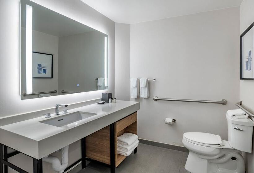 جناح, Sheraton Suites Wilmington Downtown