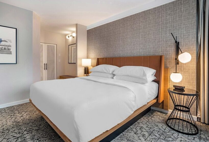 Люкс, Sheraton Suites Wilmington Downtown