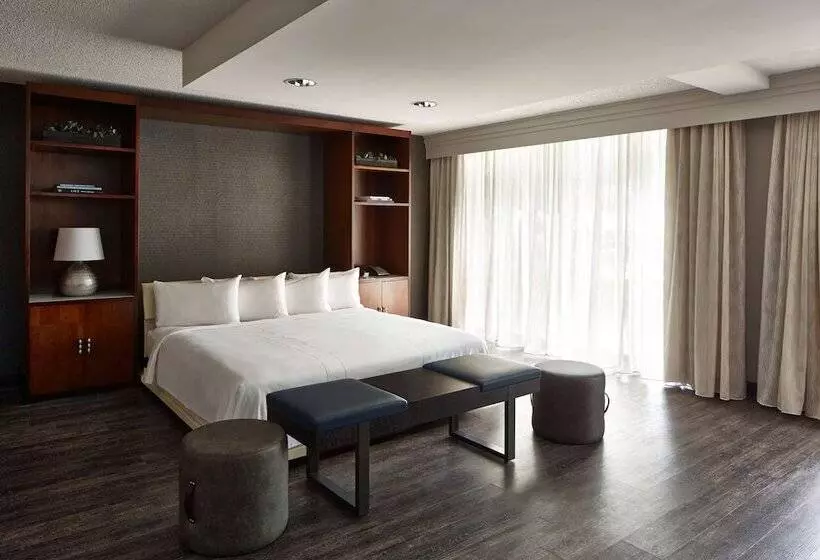 スイート, Sonesta Nashville Airport