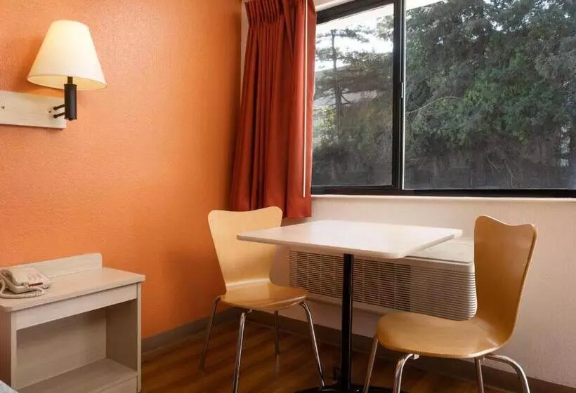 اتاق استاندارد برای معلولان, Motel 6 San Luis Obispo, Ca  North