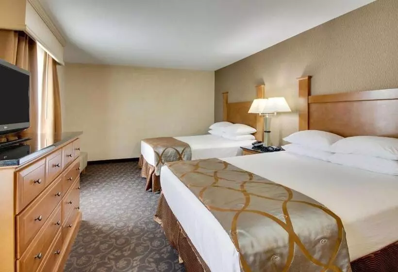 سوییت سوپریور, Drury Plaza Hotel Broadview Wichita