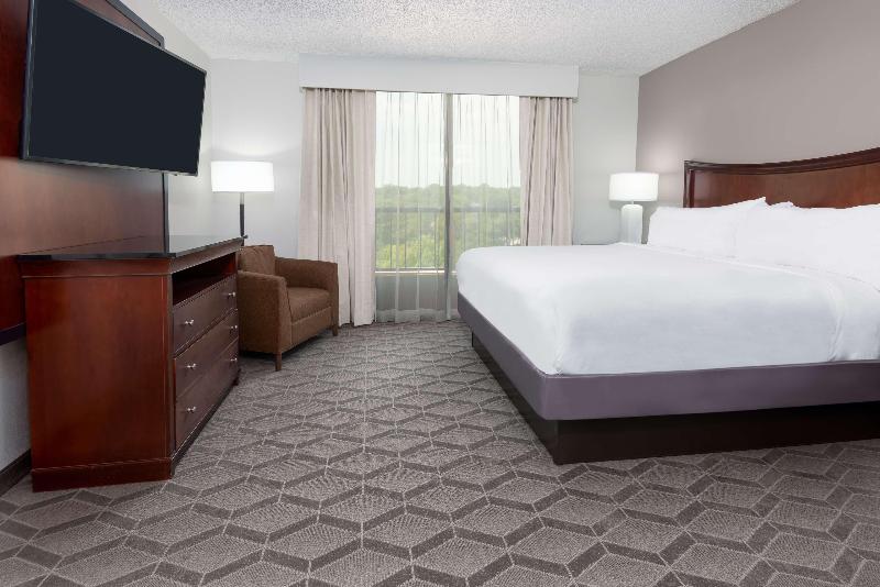 سوئیت با تخت بزرگ, Embassy Suites By Hilton Dallas Park Central Area