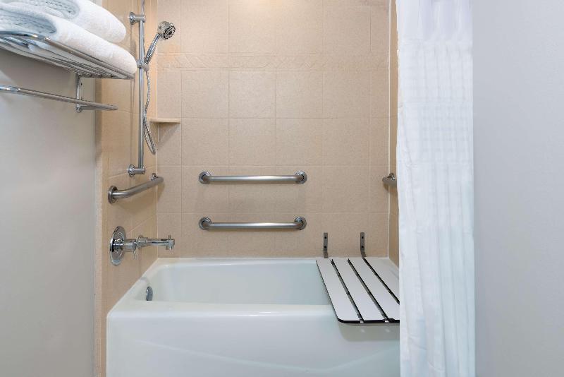 מיטת קינג בסוויטה, Embassy Suites By Hilton Dallas Park Central Area