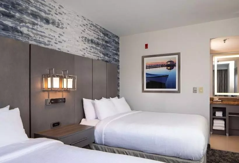 سوییت, Embassy Suites By Hilton Portland Maine