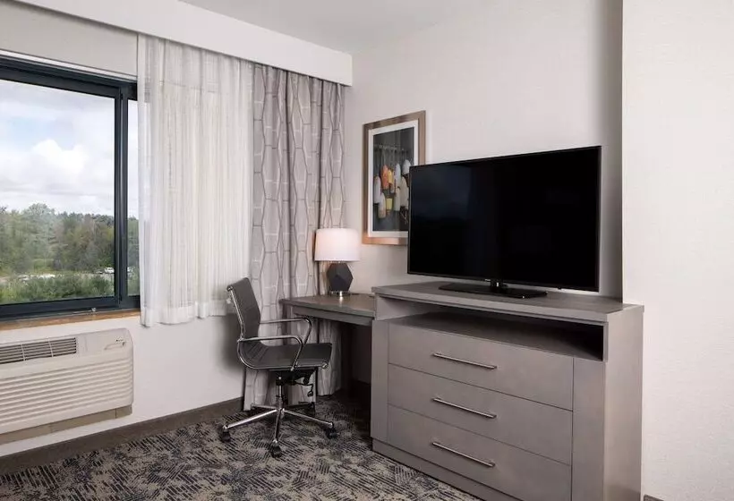 سوییت, Embassy Suites By Hilton Portland Maine