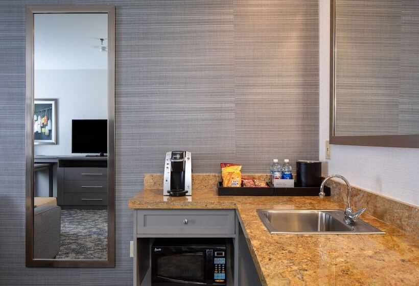 Люкс, Embassy Suites By Hilton Portland Maine