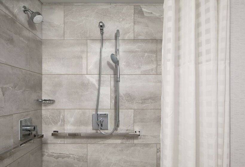 Люкс Адаптированный для Инвалидов, Embassy Suites By Hilton Portland Maine