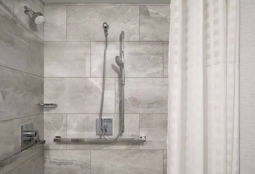 سوئیت برای معلولان, Embassy Suites By Hilton Portland Maine