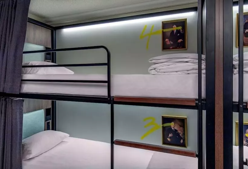 اتاق استاندارد چهار تخته, Generator Hotel Washington Dc