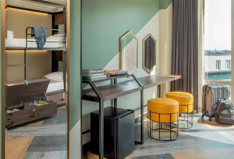 اتاق کلاسیک چهارنفره, Generator Hotel Washington Dc