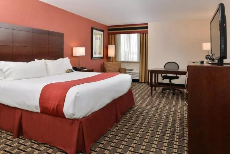 身障者適用キングサイズベッドルーム, Holiday Inn New London, An Ihg